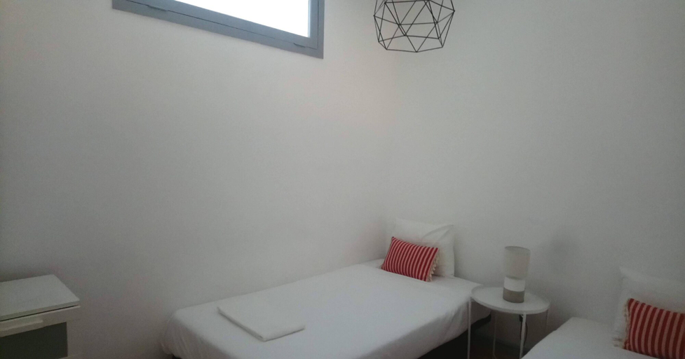 Bedroom 4, Stunning Apartment With Yard in Alfama, Lisbon