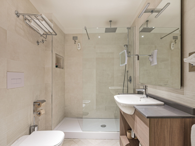 Bathroom 4, Hotel Cristina, Brescia