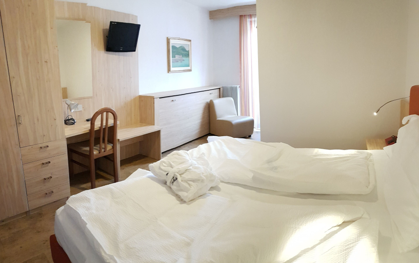 Bedroom 3, Hotel Olimpic, Trento