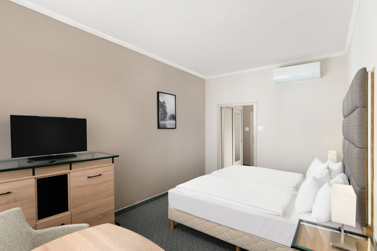 Bedroom 3, Danubius Hotel Rába, Győr