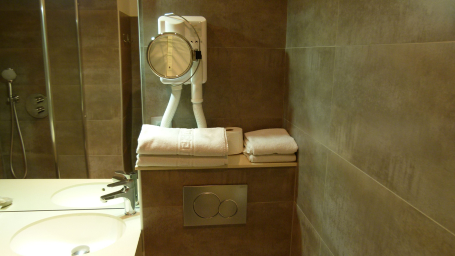 Bathroom 4, Hôtel de l'Orme, Akena, Evreux, Eure