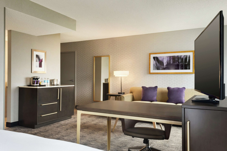 Bedroom 3, Doubletree by Hilton St. Paul East, MN, Ramsey