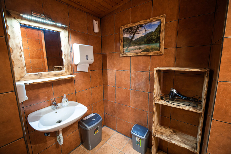 Bathroom 4, Hostel Paradiso, Tolmin