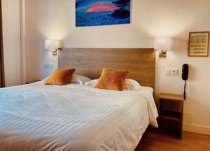 Bedroom 3, Hôtel Courbet, Alpes-Maritimes