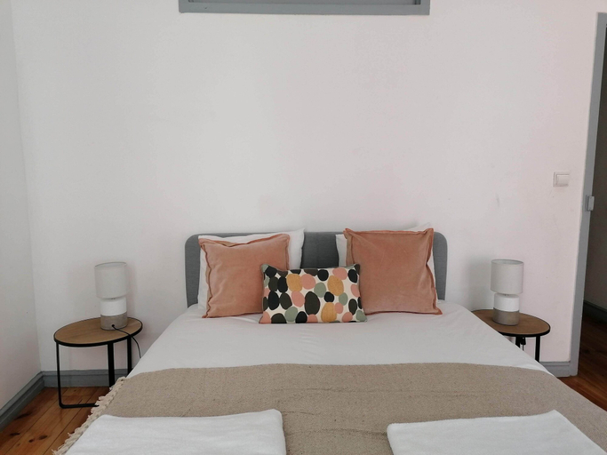 Bedroom 3, Stunning Apartment With Yard in Alfama, Lisbon