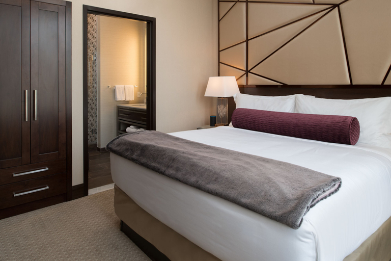 Bedroom 4, Embassy Suites by Hilton Seattle Downtown Pioneer Square, Seattle