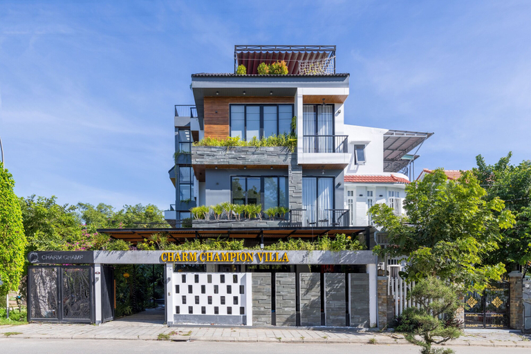 Exterior & Views