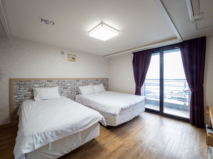 Bedroom 3, Jeju Moseulpo Hotel, Seogwipo