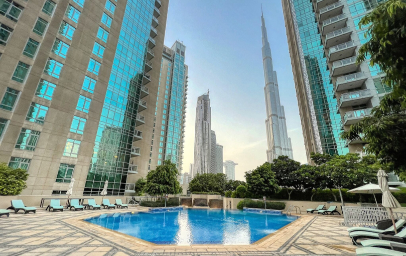 Outdoor pool 5, Manzil - Spacious 3B Villa w/ Burj & Fountain View, Dubai