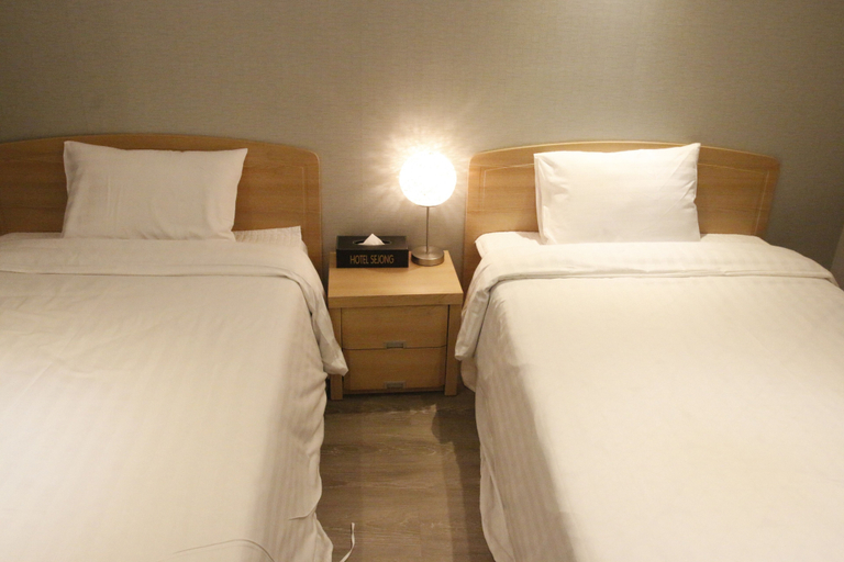 Bedroom 3, Sejong Hotel, Jeju