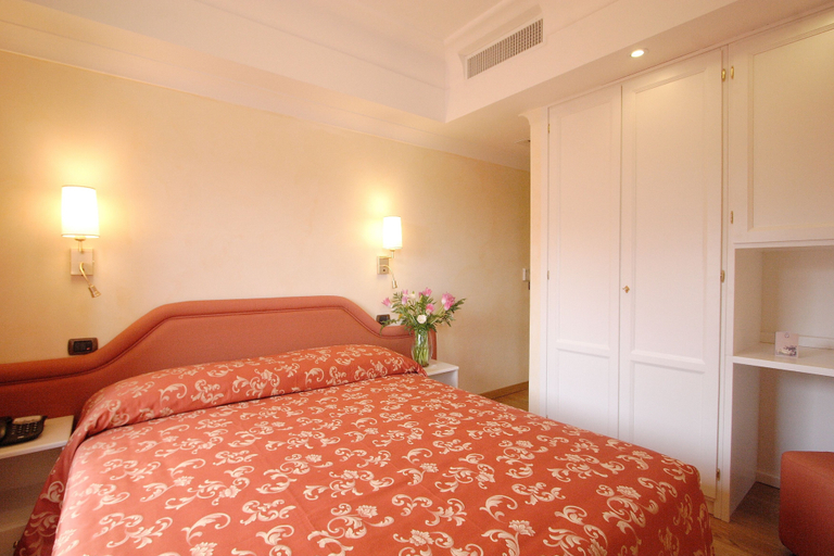 Bedroom 4, Hotel Castelgandolfo, Rome