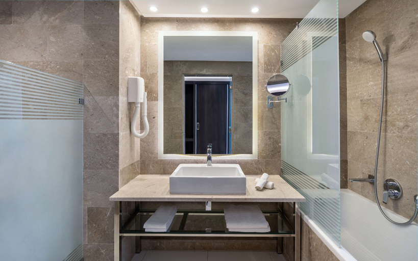 Bathroom 5, Hotel Sfax Palace by Plaza Hotels & Resorts, Sfax Médina