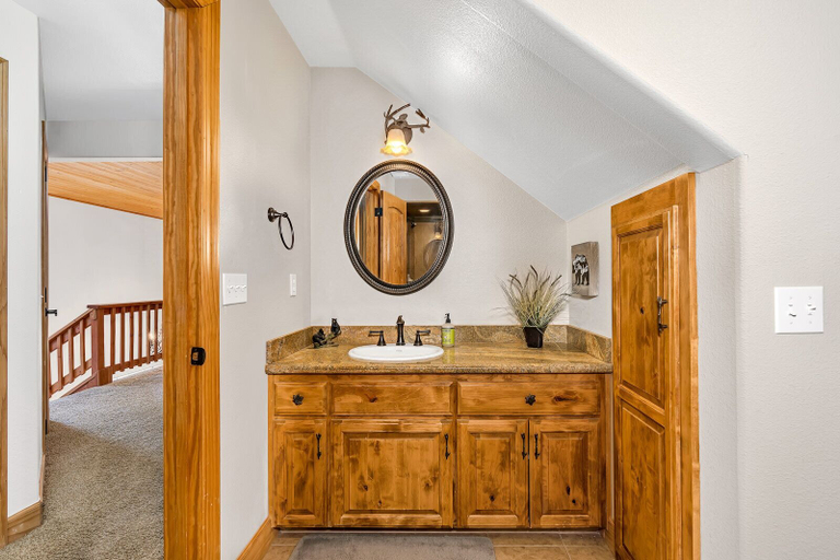 Bathroom 4, Timber Lodge - 5 Min to Shaver Lake!, Fresno