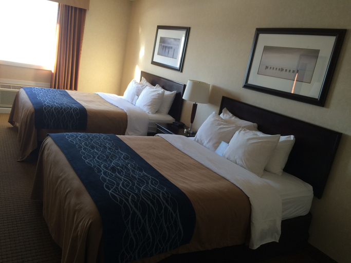 Bedroom 3, Comfort Inn And Suites Edson, Division No. 14