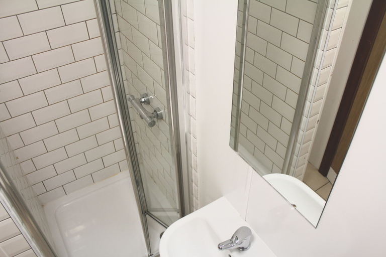 Bathroom 4, Rest Up London - Hostel, London
