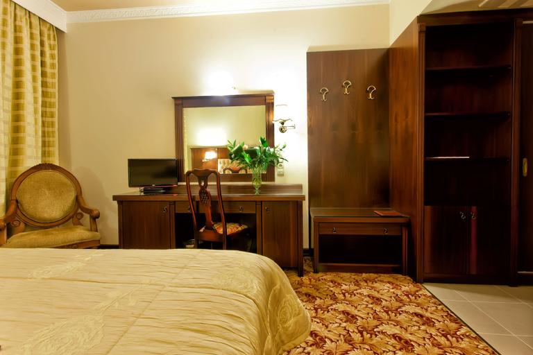 Bedroom 3, Kouros, East Macedonia and Thrace
