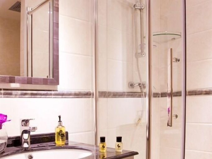 Bathroom 3, City Inn Russell Square, London