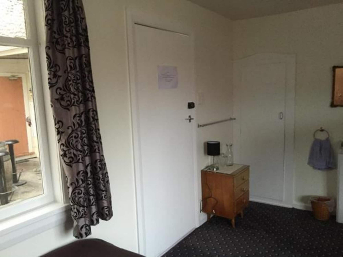 Bedroom 4, Kokatahi Valley Country Inn, Westland