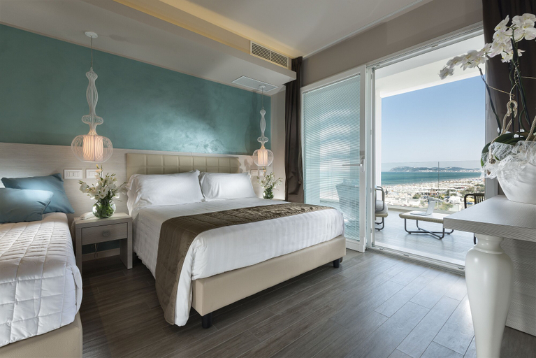Bedroom 3, Hotel Ambasciatori, Rimini