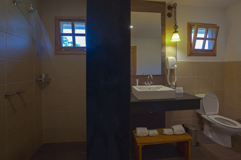 Bathroom 3, Ngorongoro Lions Paw, Ngorongoro