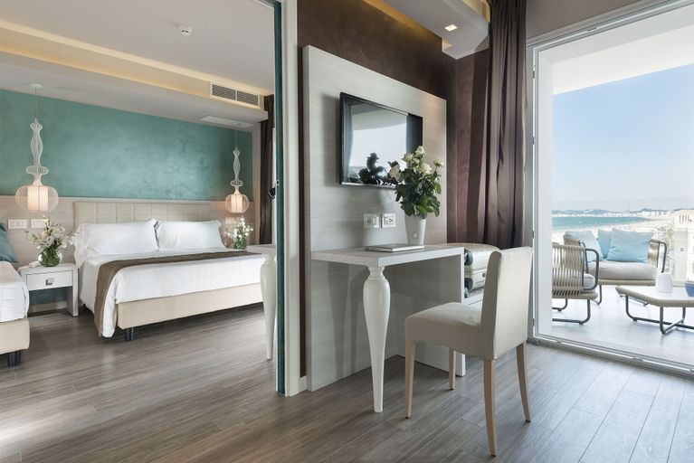 Bedroom 3, Hotel Ambasciatori, Rimini