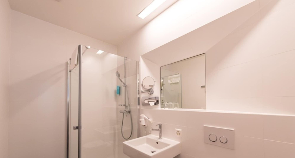 Bathroom 3, Hotel du Nord, Aigle