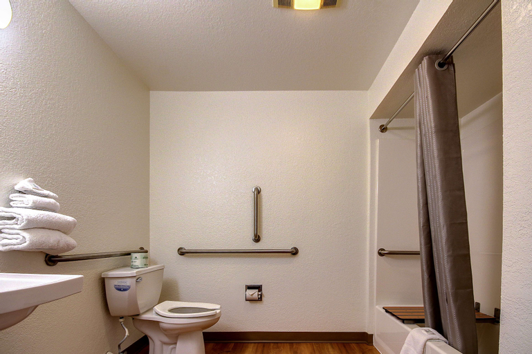 Bathroom 4