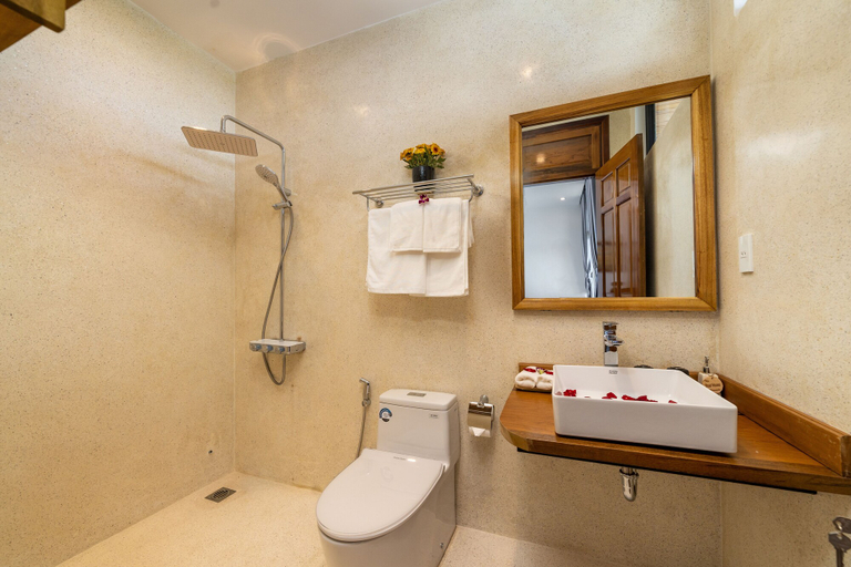 Bathroom 3, Boat House Riverside Homestay, Da Nang