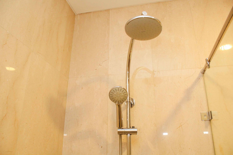 Bathroom 4, Stunning And Comfy 2Br + Study Room At Sudirman Suites Apartment, Jakarta Pusat