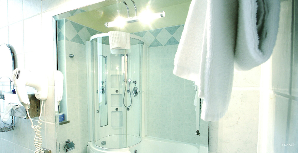 Bathroom 4, Hotel Duca degli Abruzzi, Pescara