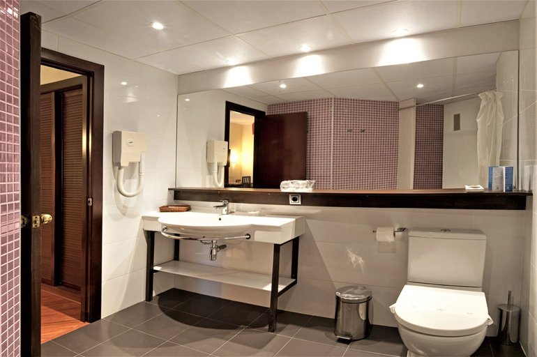 Bathroom 5, Hotel Bernat II, Barcelona
