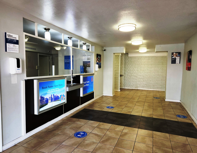 Public Area 3, Studio 6 Baytown, TX - Garth Road, Harris
