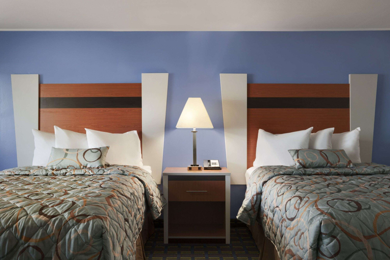 Bedroom 4, Days Inn by Wyndham West Yarmouth/Hyannis Cape Cod Area, Barnstable