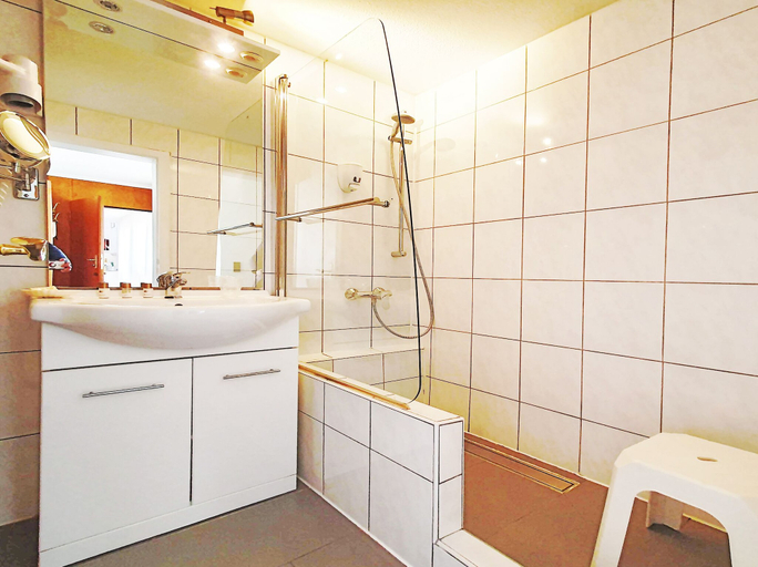 Bathroom 5, Hotel Am Kurpark, Heilbronn