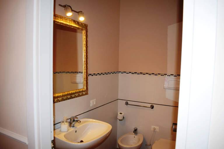 Bathroom 5, Maison Landolina, Palermo