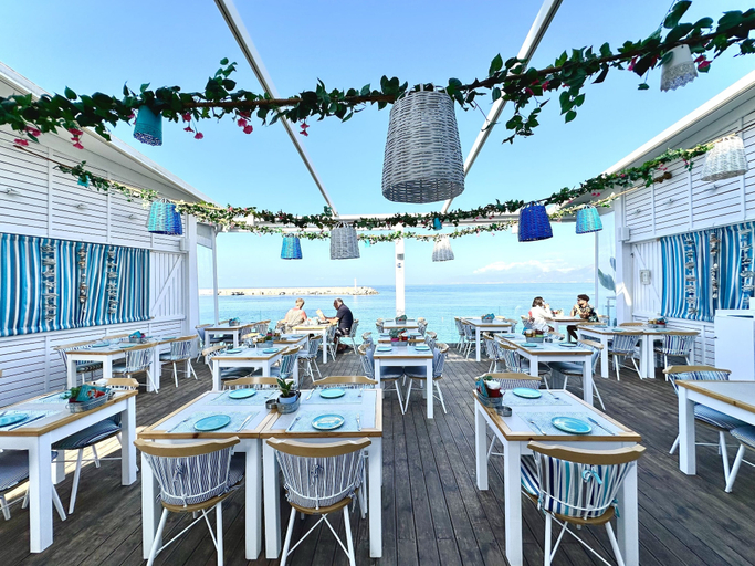 Food & Drinks 5, Skipper Beachfront Suites, Crete