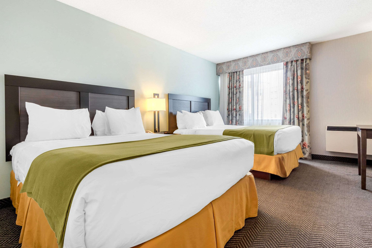 Bedroom 3, Quality Inn & Suites - Toronto West, Peel