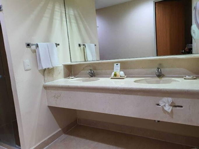 Bathroom 4, Hotel Villa Florida, San Andrés Cholula