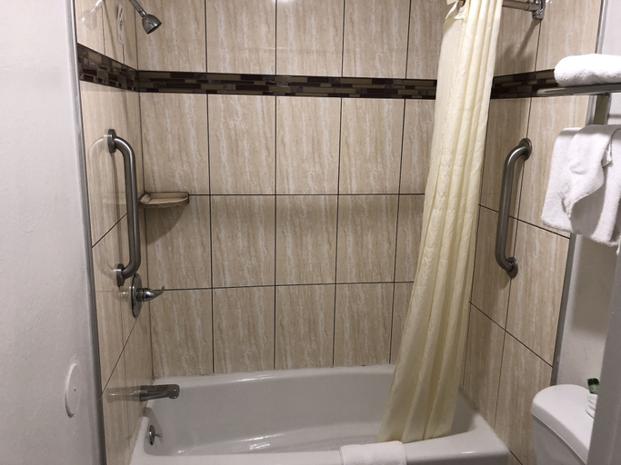 Bathroom 4, Gilroy Inn, Santa Clara