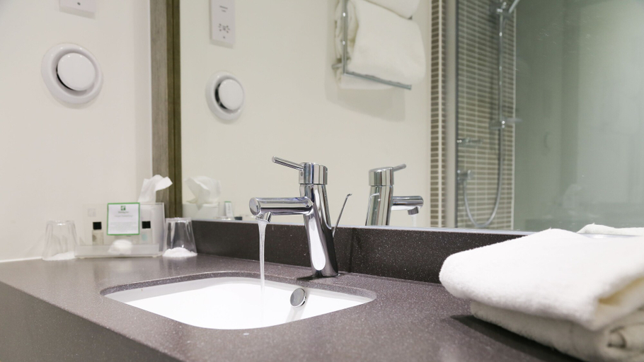 Bathroom 4, Holiday Inn Runcorn by IHG, Cheshire West and Chester