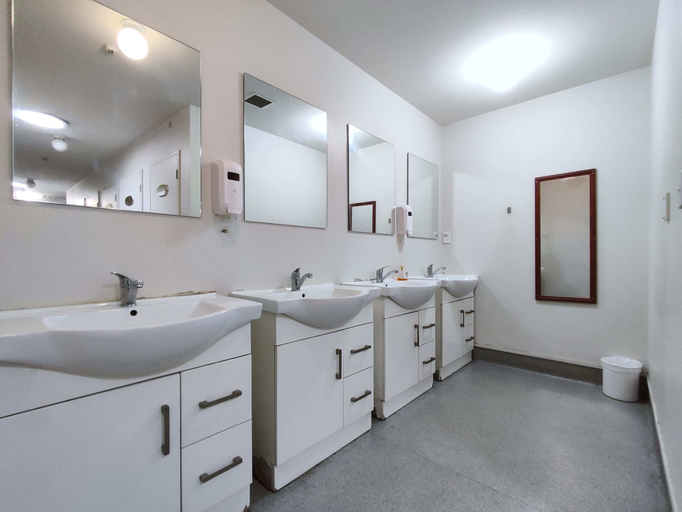 Bathroom 5, Newton Lodge Auckland - Hostel, Waitakere