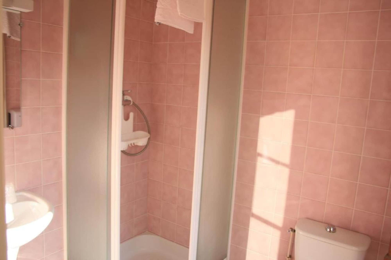 Bathroom 5, Auberge Saint Martin, Haute-Vienne