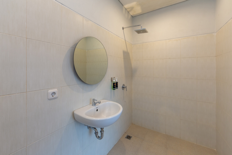 Bathroom 10
