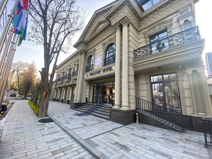 Exterior & Views