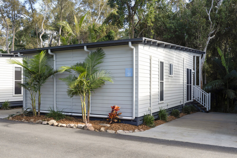 Exterior 10