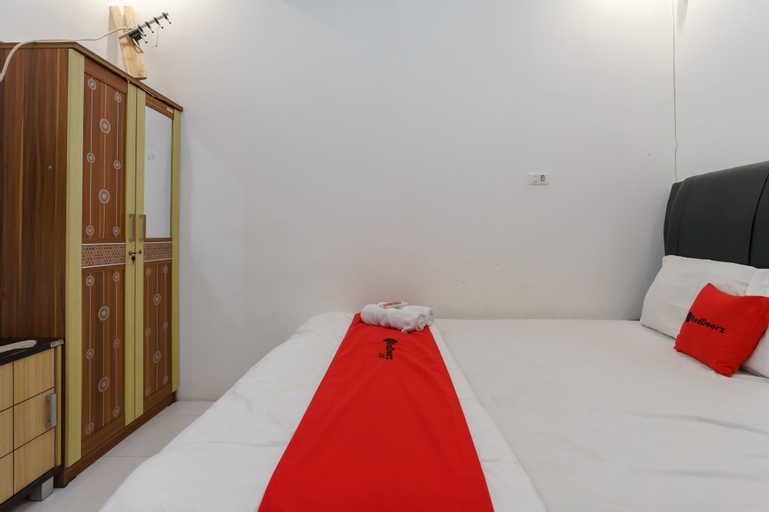 RedDoorz Plus @ Puncak Mas Cottage - Tap to explore photos