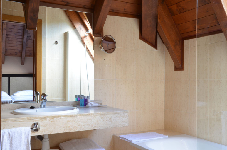 Bathroom 5, Hotel Acevi Val d'Aran, Lleida