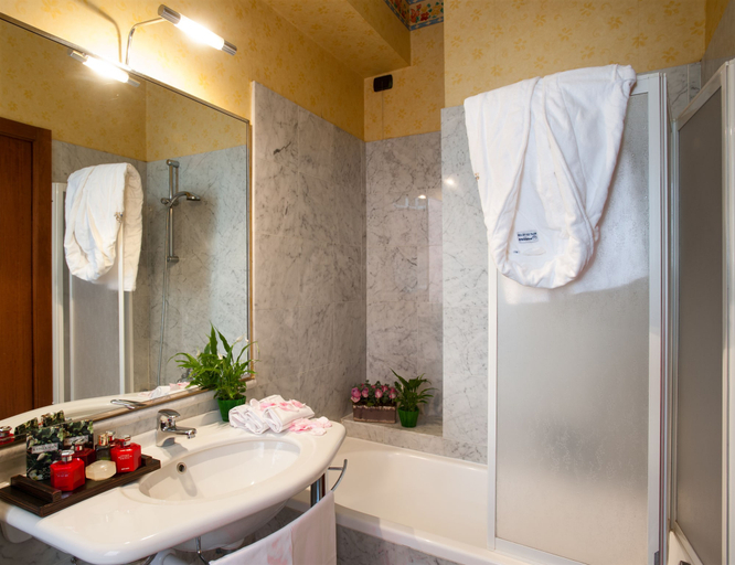 Bathroom 5, Hotel Lombardia, Milano