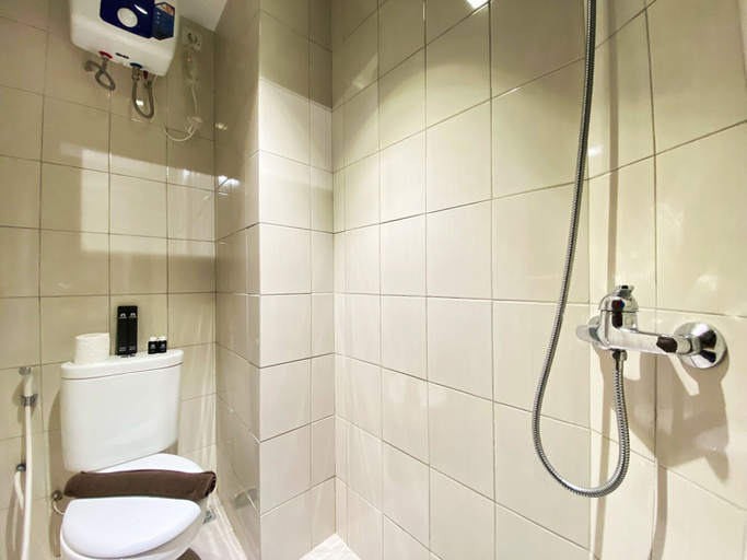 Bathroom 5, Comfort Studio Room At Mekarwangi Square Cibaduyut Apartment, Bandung