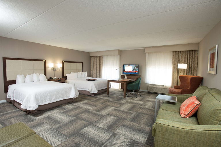 Bedroom 2, Hampton Inn & Suites Cincinnati-Union Center, Butler